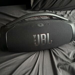 JBL boombox 3